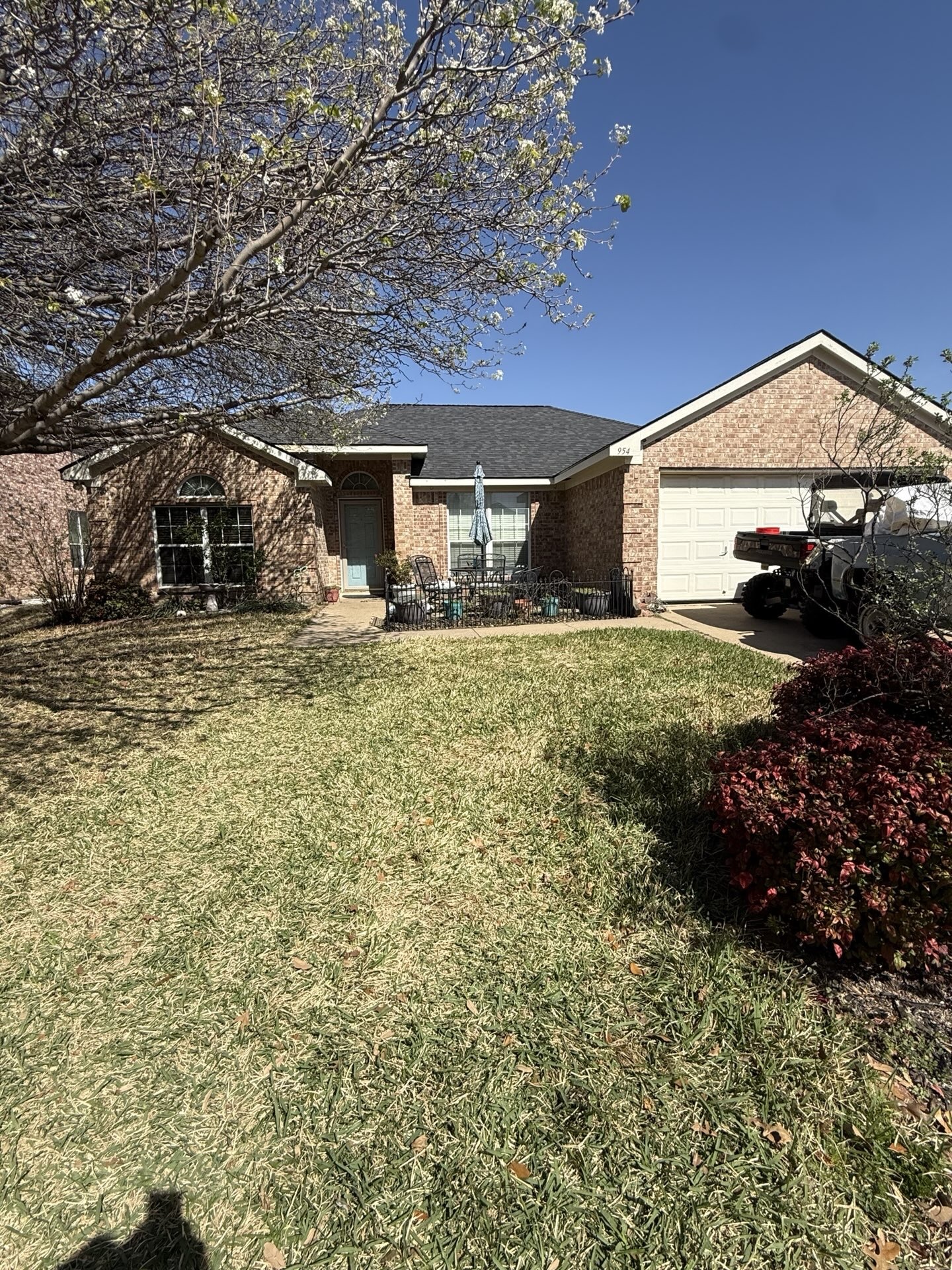 New Owens Corning TruDefinition Duration roof installed on a Burleson, TX home after wind and hail damage