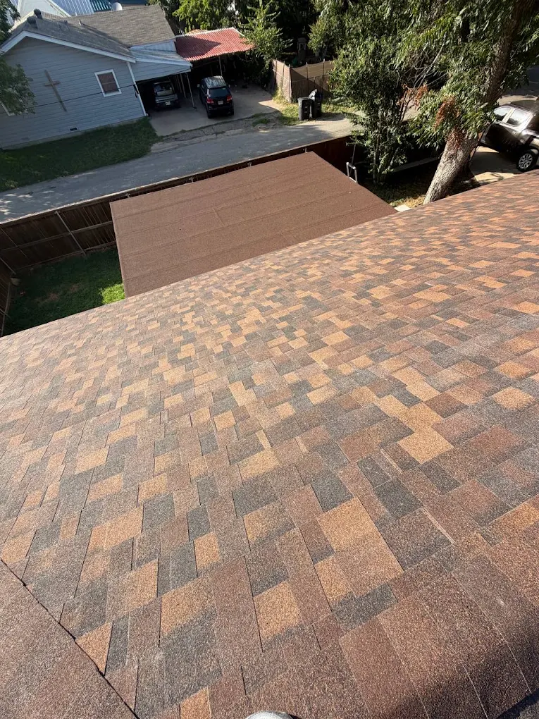 Finished dimensional shingle roof close-up